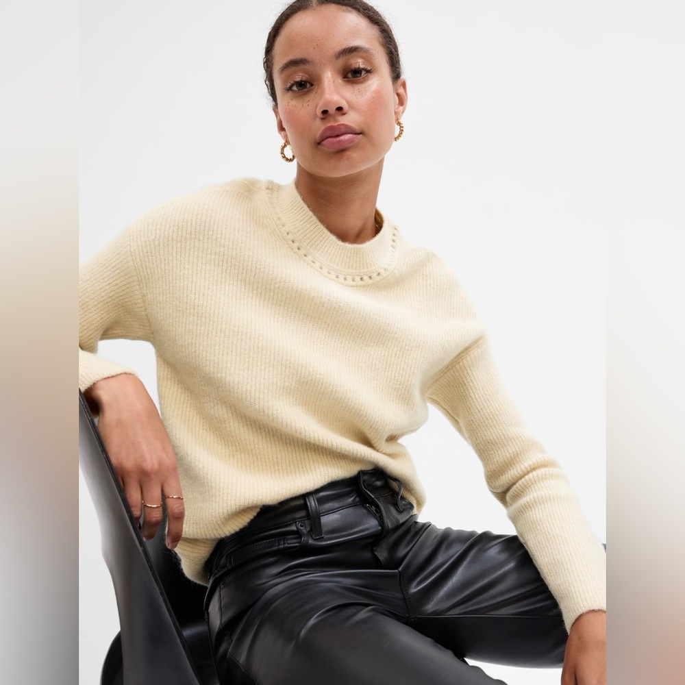 GAP Relaxed Forever Cozy Ribbed Crewneck Sweater